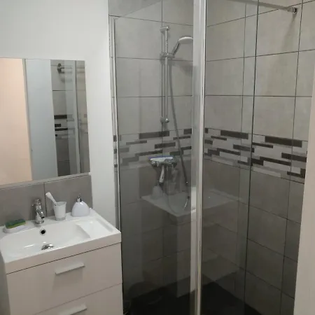 Nouveau! 80m2 Neuf Avec 3 Belles