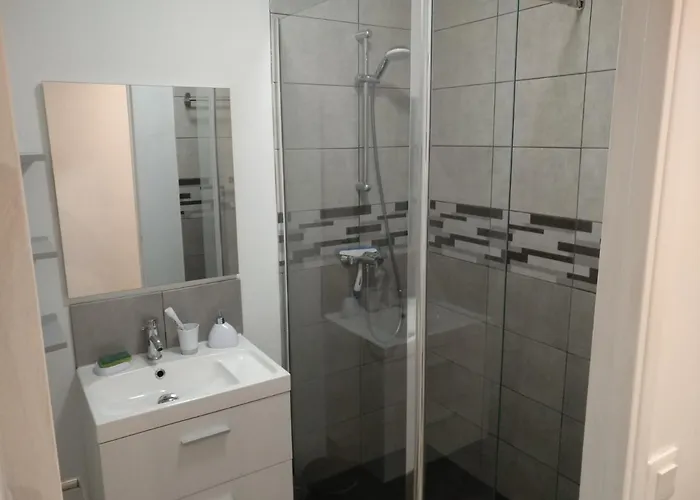 Nouveau! 80m2 Neuf Avec 3 Belles